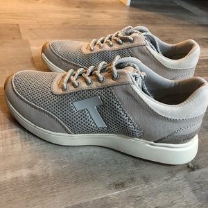 Toms sneakers size 6